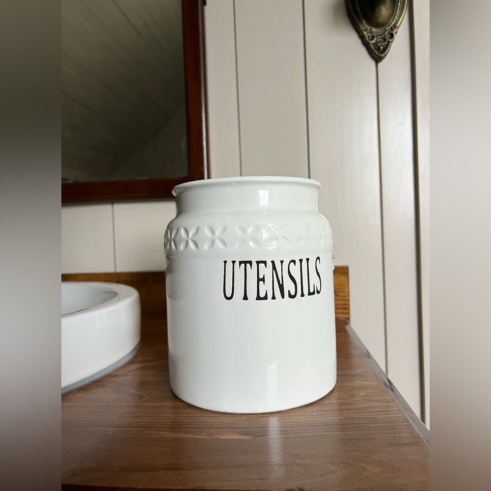 White kitchen crock